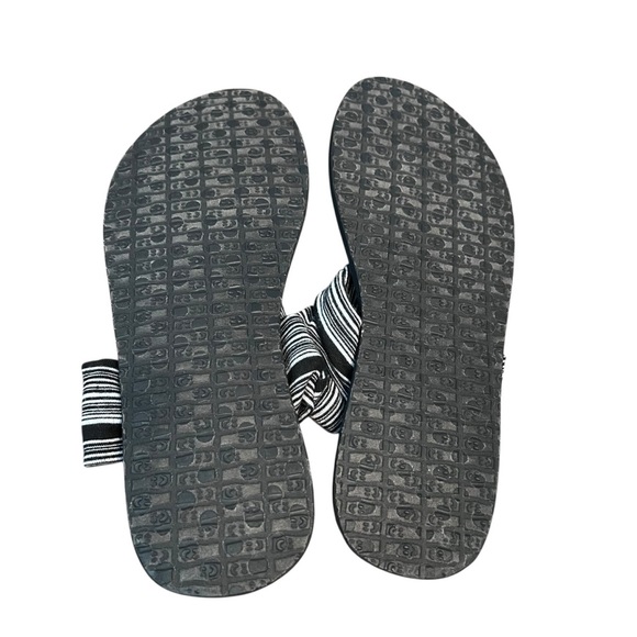 Sanuk Yoga Sling 2 Sandals Women’s Size 9 Black White Stripe Comfy Shoes - Picture 5 of 6